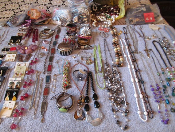 20+ lb wearable Mystery jewelry lot, all good con… - image 6