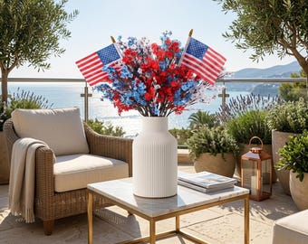 Arreglo floral artificial patriótico rojo, blanco y azul con banderas estadounidenses, centro de mesa para el Día de los Caídos (4 de julio), regalo de decoración para el hogar de EE. UU.