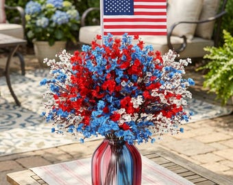 Arreglo floral patriótico rojo, blanco y azul con la bandera de EE. UU., centro de mesa para el 4 de julio, decoración para el Día de la Independencia, regalo para el Día de los Caídos.