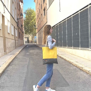 Canvas tote bag with inside pocket