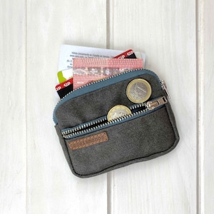 Monedero chico hecho a mano en lona encerada gris con 2 cremalleras teal