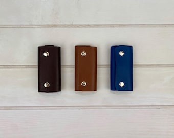 Leather Key Case with Snap Closure – Cowhide Leather Key Holder with Covered Design – Leather key ring