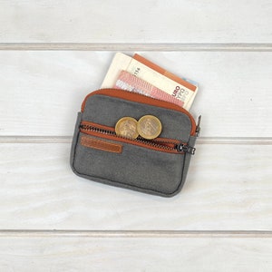 Cartera de bolsillo de lona encerada gris con cremalleras de cobre