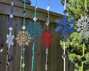 Snowflake tree jewelry, whimsical snowflake garden decoration, festive charming sun catchers for your outdoor oasis, outdoor Christmas decor