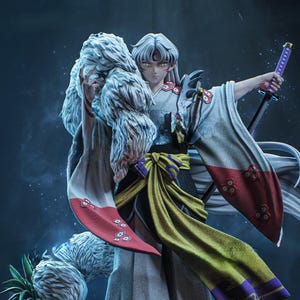 Puede incluir: Figura detallada de un personaje de anime. La figura viste un kimono blanco y rojo con un cinturón amarillo y sostiene una espada morada. Se alza sobre una base rocosa con una pequeña linterna y un elemento acuático.