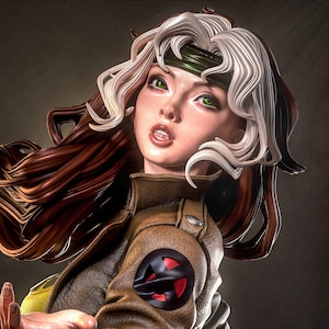 Pode incluir: Estátua detalhada de uma personagem com pele verde, vestindo um collant amarelo e verde e uma jaqueta marrom com um emblema vermelho e preto. A personagem tem cabelo branco e castanho, olhos verdes e uma faixa verde.