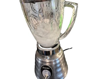 Licuadora Oster Osterizer Classic Beehive 564A 600W, acabado cromado cepillado, vidrio, FUNCIONA