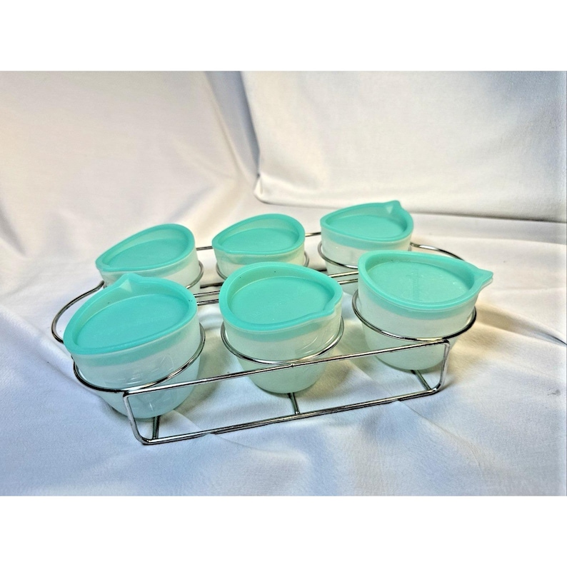 Juego de mini tazones para congelador Pampered Chef con tapa verde azulado y rejilla de almacenamiento de metal imagen 3