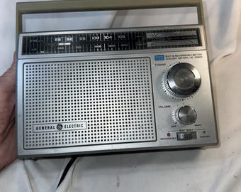 Retro GE General Electric AM / FM Radio 8,75 x 5,75 Zoll getestetes Modell. 7-2854A