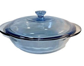 Cacerola redonda de vidrio de 2 cuartos con tapa, acabado brillante transparente con tinte azul.