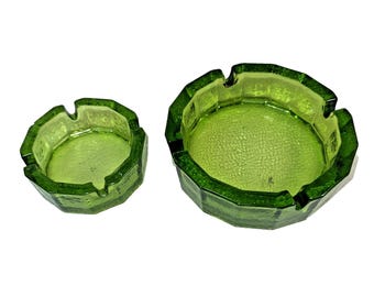 Juego de 2 ceniceros vintage Blenko de vidrio texturizado verde esmeralda, de 6" y 4".
