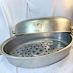 Reynolds Aluminum Domed Roasting Pan With Trivet 17"