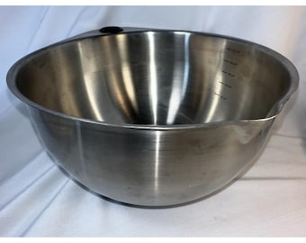 The Pampered Chef Stainless Steel 6L 24 Cup Mixing Bowl Non Slip Base Pour Spout