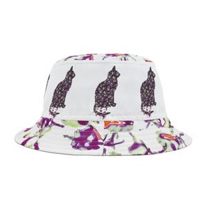 Black Floral Cats Bucket Hat, Wildflower Rim Pattern Sun Cover, Boho Cat Sun Cap