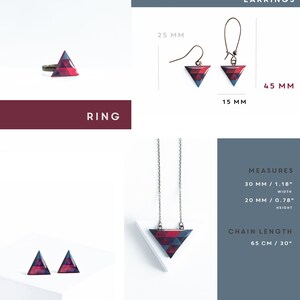 K&ouml;nnte beinhalten: Ein Set geometrischer Dreieckschmuck in Rot-, Blau- und Schwarzt&ouml;nen. Das Set beinhaltet einen Ring, ein Paar Ohrringe, eine Halskette und ein Paar Ohrstecker. Die Halskette ist 65 cm / 30 Zoll lang. Die Ohrringe sind 4,5 cm / 1,77 Zoll lang und 1,5 cm / 0,59 Zoll breit. Der Ring ist 2,5 cm / 0,98 Zoll breit.