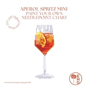 Könnte beinhalten: Pixeliges Bild eines Aperol Spritz Cocktails in einem Stielglas. Das Getränk ist orange mit einer Orangenscheibe. Der Text lautet "APEROL SPRITZ MINI PAINT YOUR OWN NEEDLEPOINT CHART". Digitaler Download.