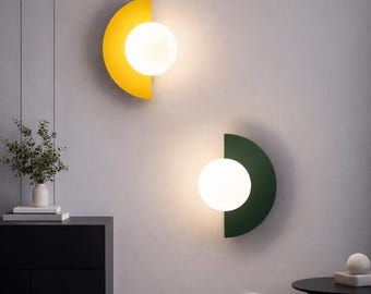 Applique murale LED en demi-lune moderne du milieu du siècle - Lumière d'art colorée en métal