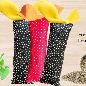 Catnip Cat Kicker Toy– Interactive Puzzle Cat Toy with Freeze-Dried Catnip, Rechargeable Organic Catnip Kicker, Durable Cotton & Fleece Tail
