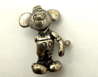 Pingente vintage em prata de lei com personagem de rato.