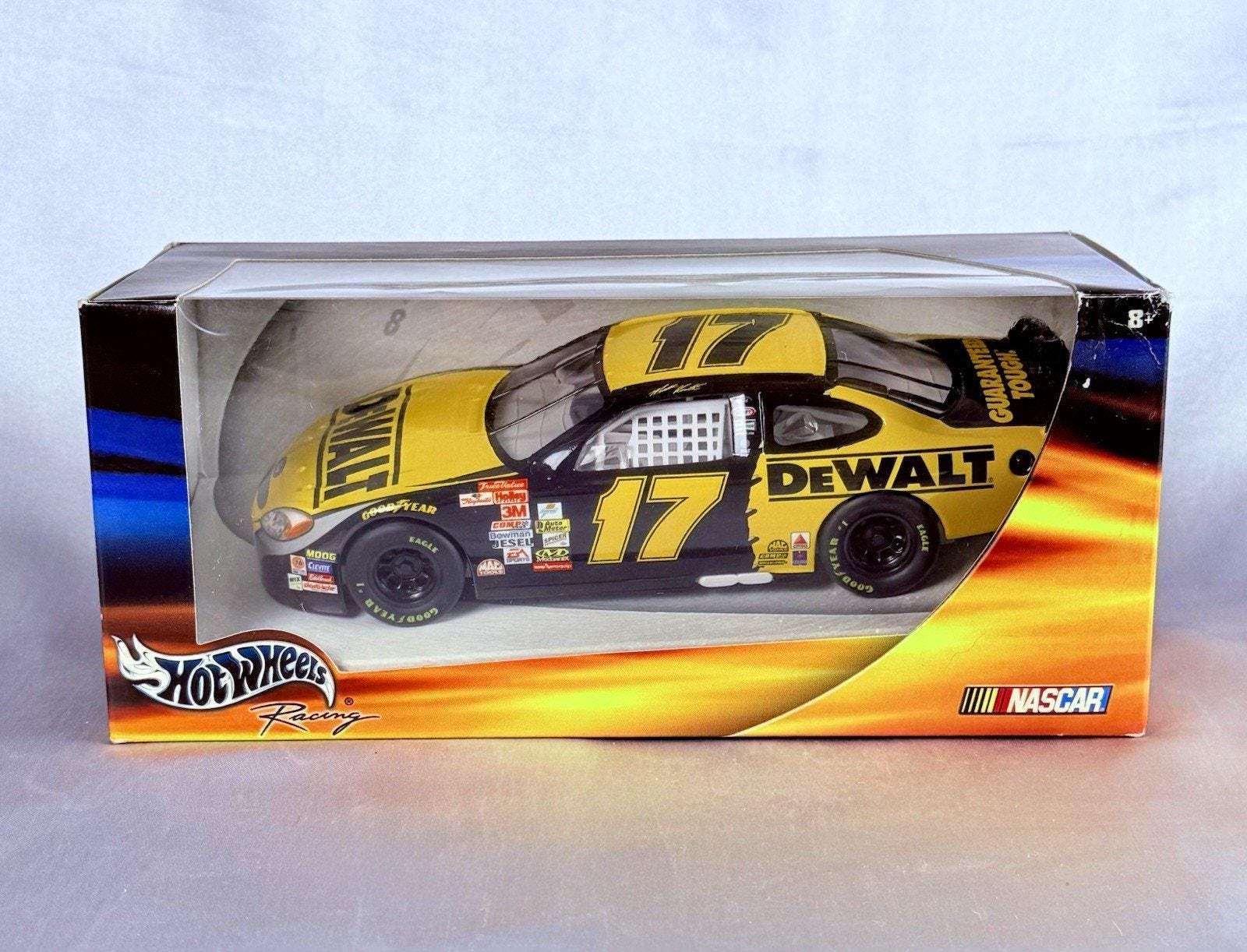 Hot Wheels NASCAR 1:24 Diecast Car Matt Kenseth #17 Dewalt Ford