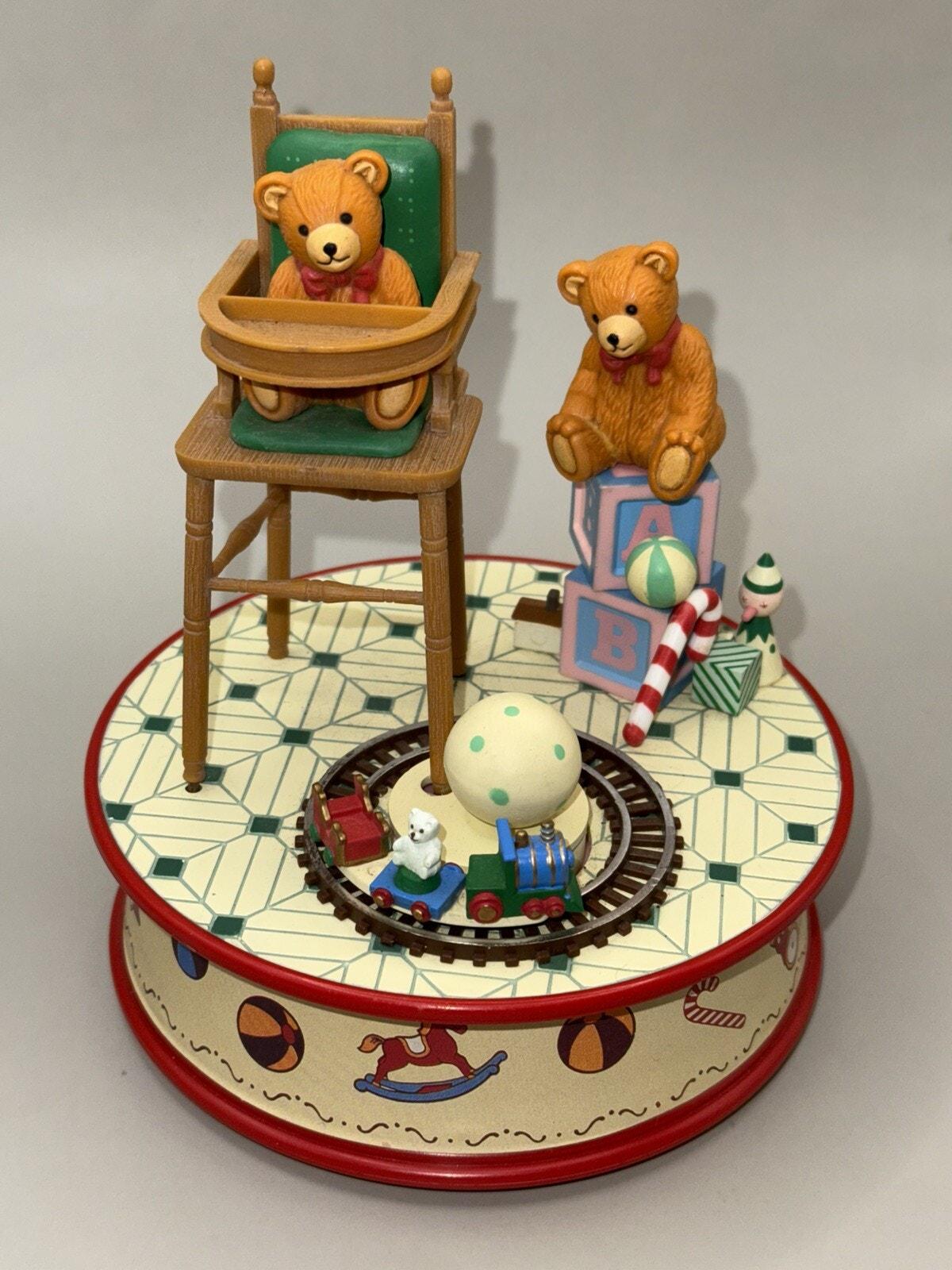 Vtg 1992 Schmid Animated Music Box Christmas Bear & Train Adrian