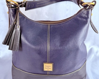 Bolso vintage Dooney & Bourke Sophie Hobo de piel granulada, azul marino, forro rojo, años 90