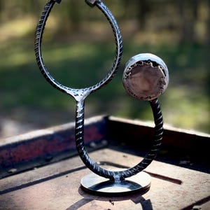 Geüpcycled schroot stethoscoopstandbeeld | Gelaste kunst voor artsen, verpleegkundigen, medisch cadeau