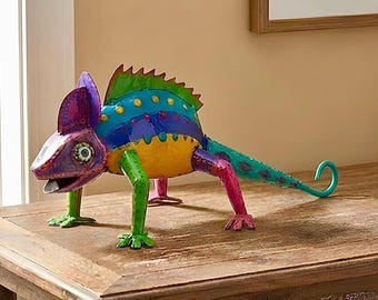 Lagarto gecko camaleón colorido de metal pintado a mano / Decoración de patio de jardín / Escultura artística de patio del suroeste / Estatua de exterior hecha a mano