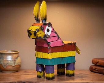 Llama colorida de metal / Decoración para jardín y patio / Escultura de arte de estilo suroeste para exteriores / Estatua hecha a mano para exteriores