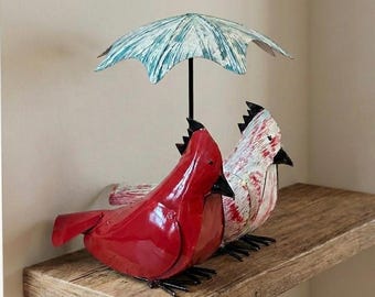 Pareja de cardenales de metal para agapornis / Decoración de jardín / Escultura romántica de palomas / Estatua de exterior hecha a mano