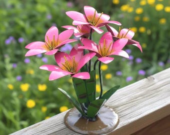Metal Lily Flower Bouquet Bunch | Garden Patio Decor | Southwestern Yard Art Sculpture | Outdoor Statue