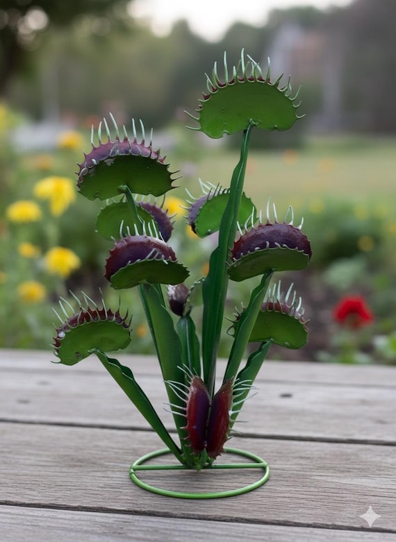 ミニチュアラブラドライトシャンパン Metal Venus Flytrap Plant | Garden Patio Decor | Southwestern Yard