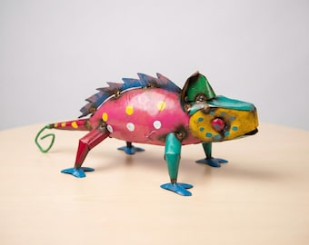 Lagarto camaleón gecko de metal colorido / Decoración para jardín o patio / Escultura de arte para patio estilo suroeste / Estatua de exterior hecha a mano