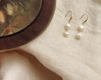 Oorbellen met zoetwaterparels • Fijne gouden parelhangertjes • Bruidssieraden • Katholiek cadeau
