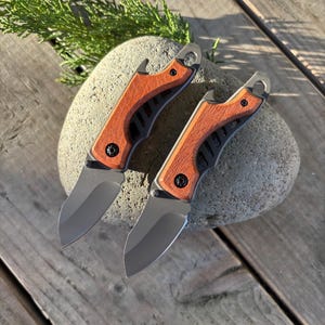 Compact Pocket Knife – Folding Wood Handle, Keychain, EDC Blade & Bottle Opener Gift