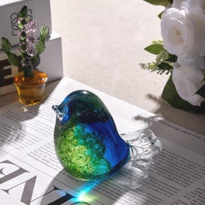 Bluebird of Happiness mundgeblasene Glasvogelskulptur, handgefertigter Kunstglas-Sonnenfänger, farbenfrohes Wohndekor, Geschenk für Vogelliebhaber Bild 7