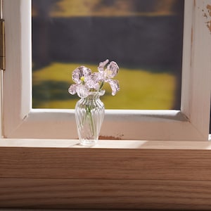 Mini irisglasblomma med vas, handblåst glasblommornas ornament, blomma för februaris födelsemånad, personliga födelsedagspresenter