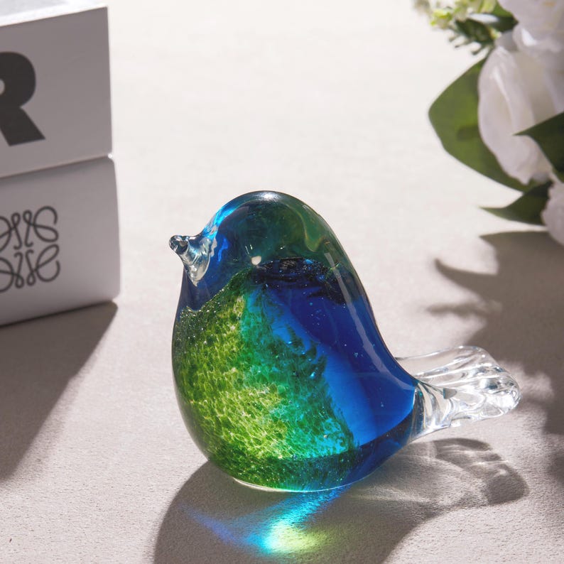 Bluebird of Happiness mundgeblasene Glasvogelskulptur, handgefertigter Kunstglas-Sonnenfänger, farbenfrohes Wohndekor, Geschenk für Vogelliebhaber Bild 8