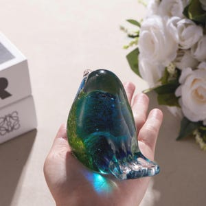 Bluebird of Happiness mundgeblasene Glasvogelskulptur, handgefertigter Kunstglas-Sonnenfänger, farbenfrohes Wohndekor, Geschenk für Vogelliebhaber Bild 6