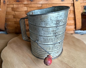 Vintage Browell’s 3 Cup Metal Flour Sifter