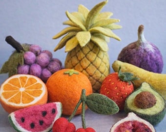 Handmade Felt Avocado Toy – Natural Wool Play Food, Montessori Toy, Nursery Decor