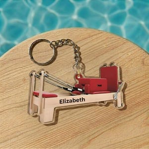 Personalized Pilates Reformer Keychain 2D Flat Acrylic, Custom Pilates Instructor Keyring, Fitness Bag Tag, Pilates Lover Gift, Gym Name Tag bild 1