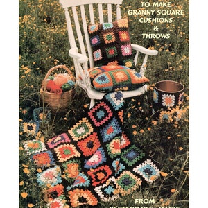 Puede incluir: Un libro de patrones de crochet con una mecedora blanca y una manta de granny squares de colores en el suelo. La portada del libro dice "Crochet Pattern to Make Granny Square Cushions & Throws from Yesterday's Magic".