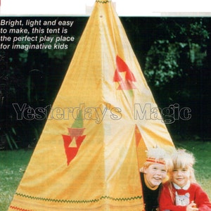 Könnte beinhalten: Zwei Kinder spielen in einem gelben und roten Tipi-Zelt mit den Worten "Wendy's Wigwam" und "Yesterday's Magic" darauf gedruckt.