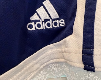 Pantalones cortos Adidas azul marino reciclados con encaje - Talla L