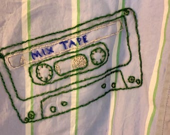 Camisa con botones y Mix Tape bordado a mano - Talla M