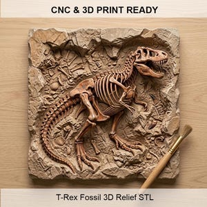 Könnte beinhalten: Ein detailliertes 3D-Relief eines T-Rex-Fossils, in Braun- und Beigetönen. Das Fossil ist vor einem strukturierten Hintergrund platziert, mit dem Text "CNC & 3D PRINT READY" oben und "T-Rex Fossil 3D Relief STL" unten.