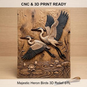 Puede incluir: Un relieve de madera con dos garzas en vuelo, sobre un fondo de agua y juncos. La obra de arte utiliza tonos marrones oscuros y claros. El texto dice "CNC & 3D PRINT READY" y "Majestic Heron Birds 3D Relief STL".