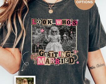Camiseta personalizada para novia con foto de Comfort Colors®, camiseta personalizada para recién comprometida, camiseta vintage con foto, camiseta "¡Mira quién se casa!", regalo para la novia.
