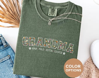 Camiseta personalizada para abuela, regalo para abuela, camiseta con nombre personalizado, estampado floral, colores cómodos.